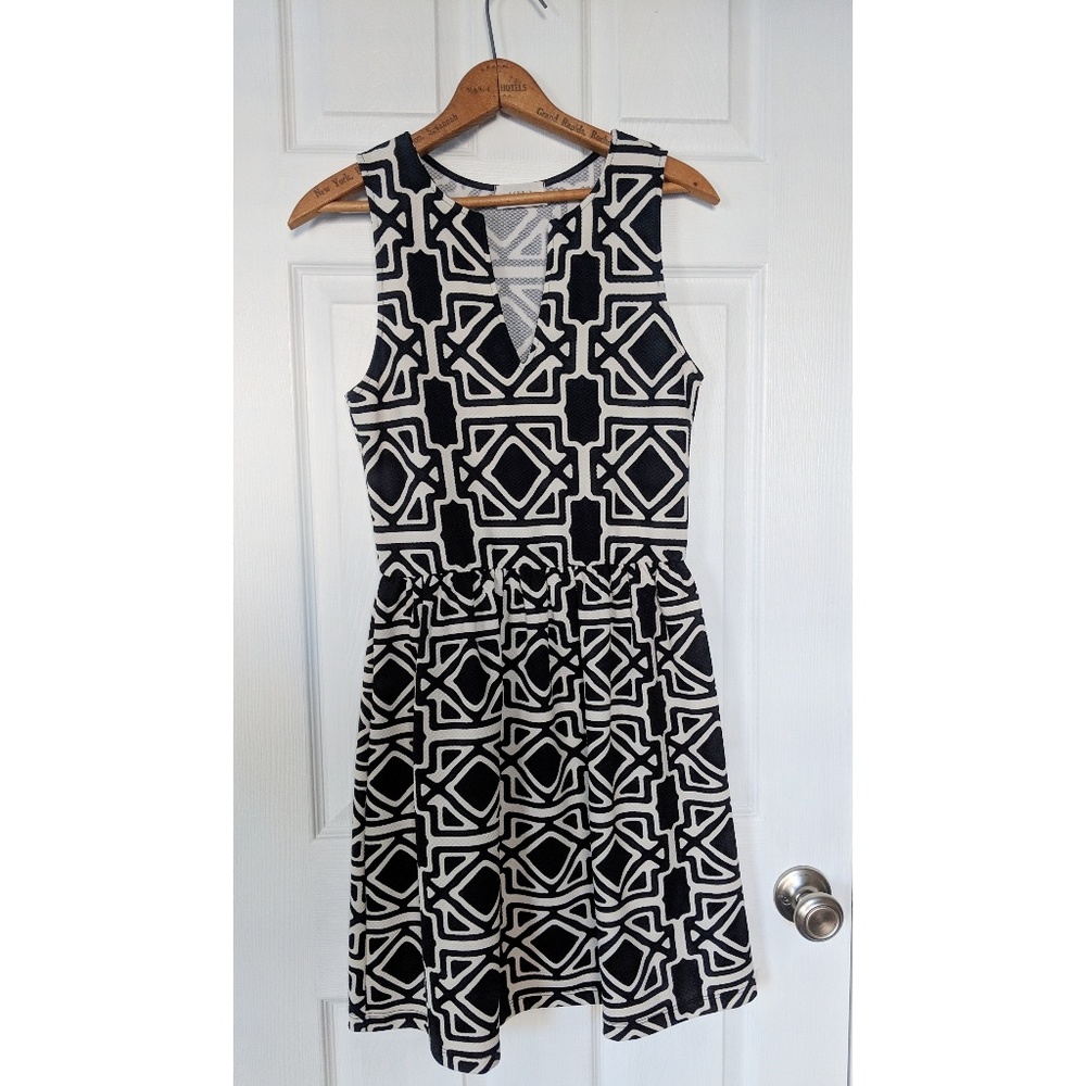 Everly black and white dress